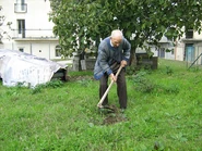 Giovanni La Penna1.png (556 KB) La Penna shortly before turning 100, in his garden.