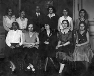 Colette Maze (bottom right) at the Normal School of Music in the 1930s.