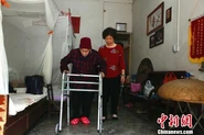 Li Guizhao 113 2.jpg (55 KB) Li Guizhao standing in May 2017, aged 113.
