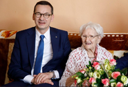 Juniewicz, aged 113, meeting Polish Prime Minister Mateusz Morawiecki in August 2019