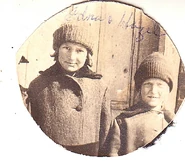 Hazel Young2.jpg (99 KB) Young (right) with her sister, Edna (left)
