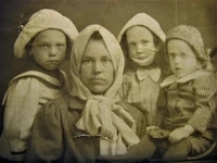 Marta Kivi with her mother and brothers.