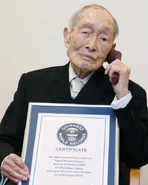 SMomoi111.jpg (88 KB) Sakari Momoi being recognised as the world's oldest man by Guinness World Records, 20 August 2014.