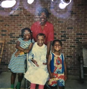 Easter Wiggins 105.jpg (133 KB) Aged 105, with her family