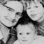 100 Annie.png (152 KB) Price (left, age 100) on her 100th birthday with her great grandchildren on January 12, 1986.