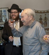 Tibor Kósa at the age of 105 with orthodox rabbi Slomó Köves.