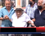 Rojas walking with help at the age of 112