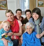 FSzwillus109.jpg (21 KB) Frieda Szwillus at age 109, with family.