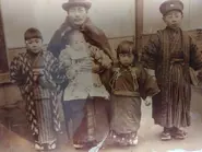 Kimiko Ono (aged 5; on the far left) in 1913, with her father and siblings.