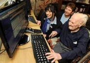 RegDean109.jpg (120 KB) Dean using the computer, aged 109