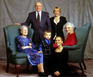 Knauss (sitting left) at the age of 118, with her family.