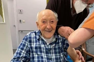 Jaak Broekx vaccine.jpg (141 KB) Jaak Broekx laughing when he gets the COVID-19 vaccine on 16 January 2021 at the age of 106