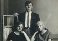 Gadyuchkina (right) with her husband Sergey Gadyuchkin and sister in 1931