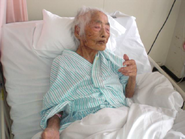 Tajima (aged 117) in the hospital in 2018.