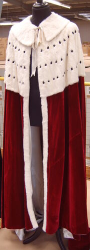 Earl coronation robes