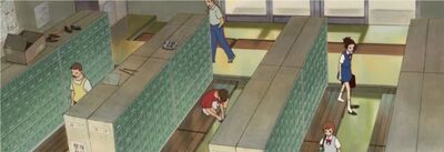 Die Schließfächer im Erdgeschoß der Schule.