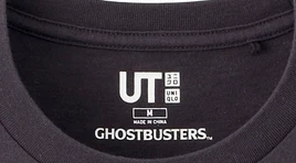 UniqloTShirtcollarlogo