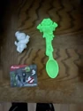 Photo of Slimer Spoon glowing in the dark (Credit: Darkajo)
