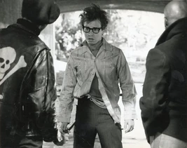 DSLouisEncountersMuggersBtsPhoto01