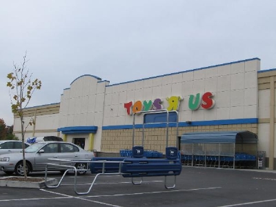 Toys R Us, ghost of Christmases past, is set to return in U.S.