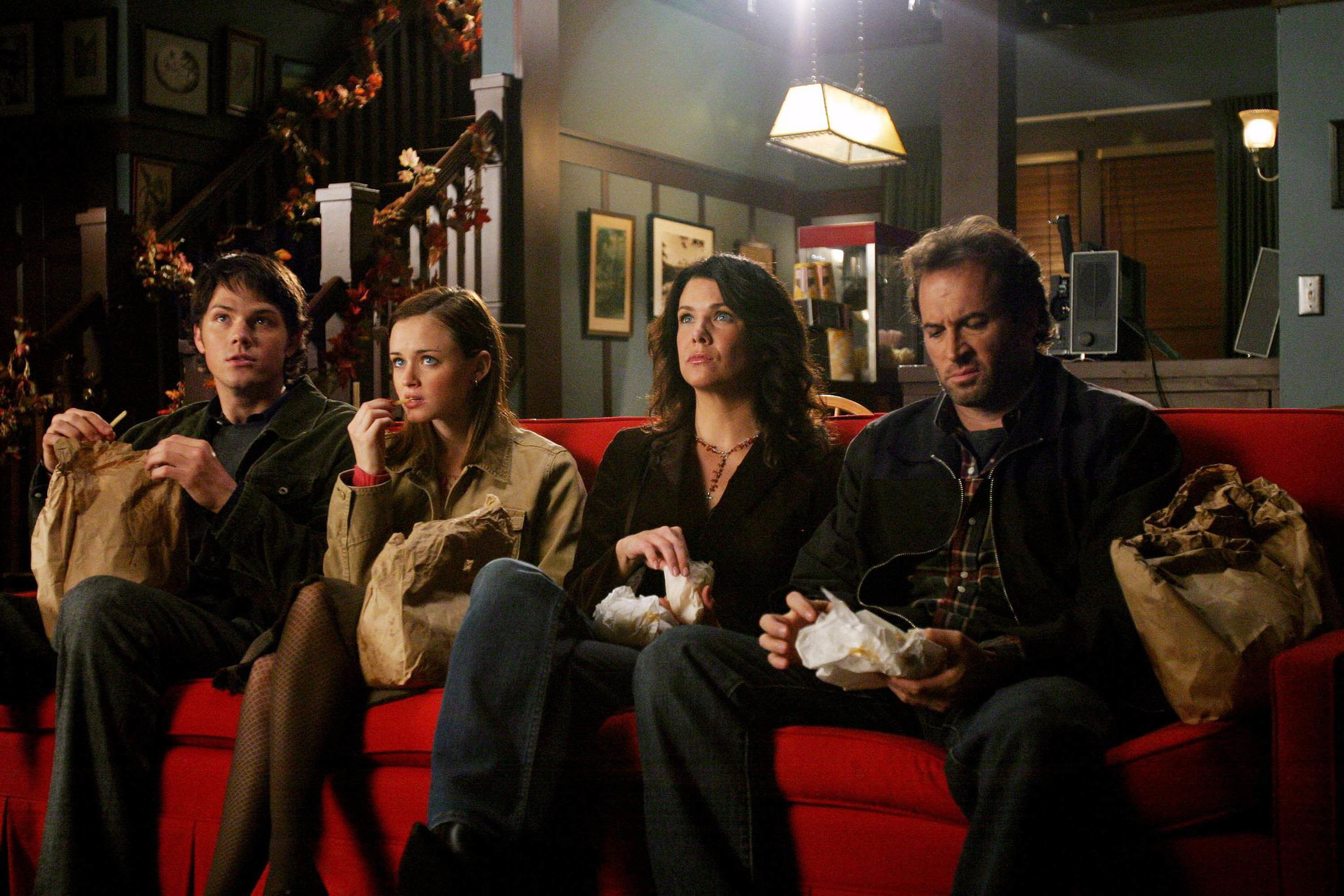 A double date between Lorelai and Luke with Rory and Dean goes wrong. 