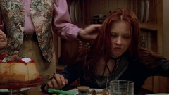 Vlcsnap-2025-10-14-14h32m18s592.png (2.05 MB) Ginger does not react positively and recoils when her mother wants to pat her on the head.