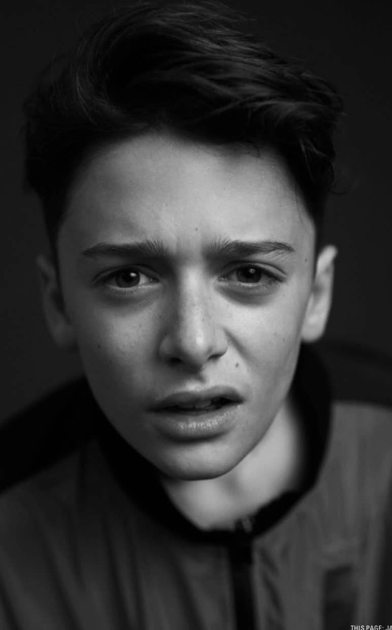 Sagoma In Cartone Di Noah Schnapp – Formato Mini (60,5 Cm) – Ritaglio Da Collezione, Perfetto Per Fan - 2
