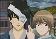 Sougo puts his dish over Hijikata's left eye in the fight challenge inside Yagyuu's compound in Episode 77