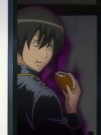 Yamazaki munching on an anpan in Episode 219