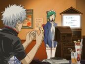 Gintoki watches as Tama sing in the karaoke inEpisode 112