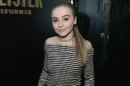 Sabrina-carpenter-hollister