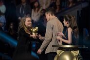 Sabrina-carpenter-wins-an-ardy-award-at-rdmas