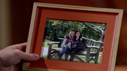 Maya & Riley on a bench (Central Park - 3x05)