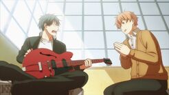 Applauding Ritsuka for fixing the guitar strings