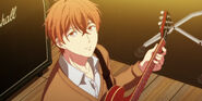 Mafuyu holding his guitar