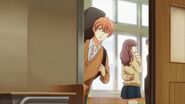 Mafuyu looking to see if Ritsuka is in class