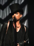 0Adam Lambert978