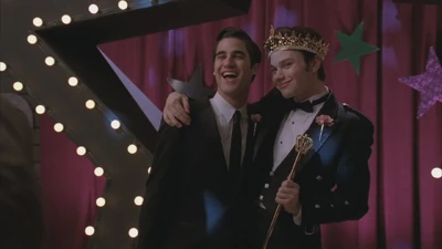 Klaine-Glee-2x20-Prom-Queen-bigger-picture-kurt-and-blaine-21949003-1280-720.jpg