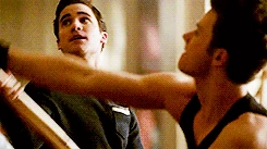 Tumblr n45gauHq9y1renejro5 250.gif