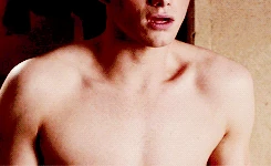 Tumblr mwaibzGbAw1qaxxelo8 r1 250.gif