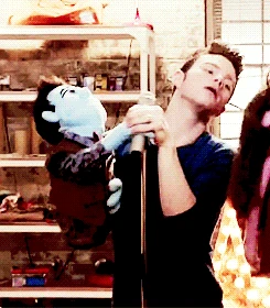 Tumblr mwnbn77y4x1qaxxelo2 250.gif