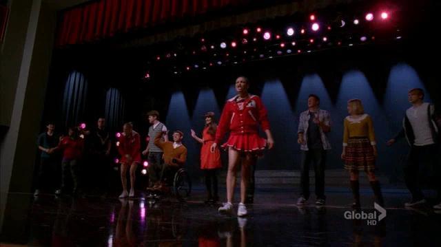 3x11 Glee Cast - Black or White