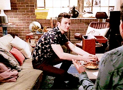 Tumblr n1l6kzcZRC1qaxxelo4 250.gif