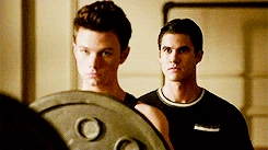 Tumblr n45gauHq9y1renejro1 250.gif