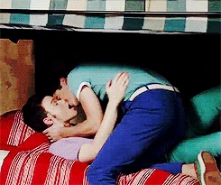 Tumblr n30pxpXQci1tvelxmo1 250klaine.gif