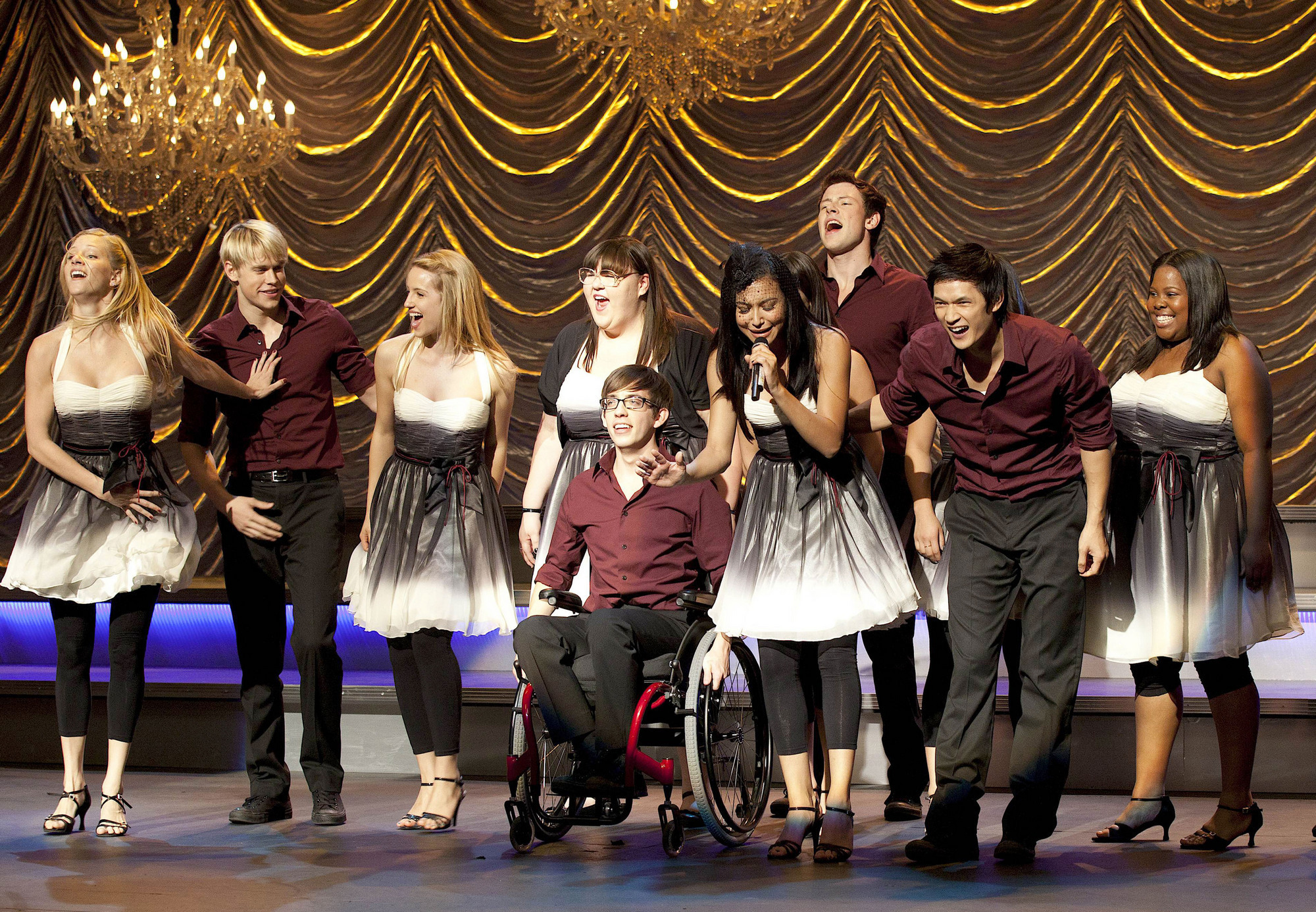 TV: Glee Season 2 Final in Pictures.