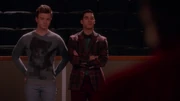 Kurt und Blaine werden von Sue in die Aula bestellt