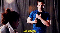 Tumblr n4gqopLHxI1r295ako7 r1 250.gif