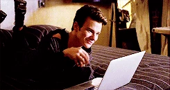 Tumblr mkwvik45L11s2zn3vo1 250.gif