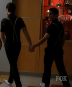 KlaineholdinghandsOMW.png